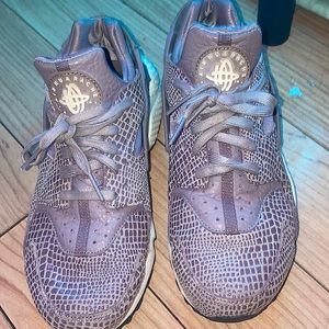 Lavender Nike Hurache sneakers.